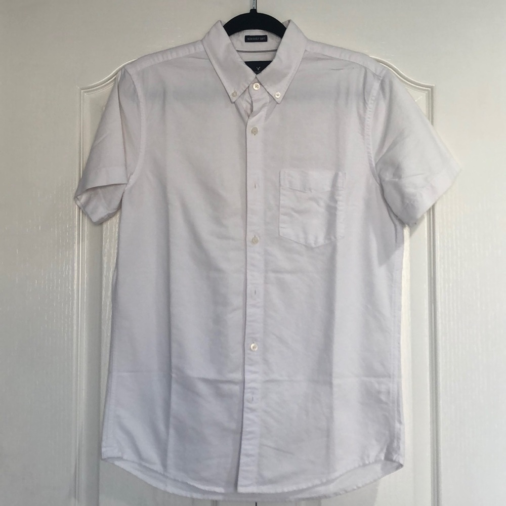 ⭐️American Eagle White Short-Sleeve ButtonUp Shirt